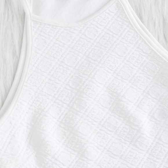 White 2 Piece Set: Crop Top and Pencil Skirt - Picture 4 of 9